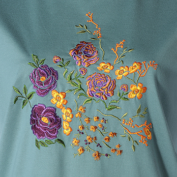 T-SHIRT with FLOWER EMBROIDERY　 詳細画像