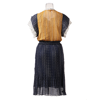 Pleating on geometric print poly ドレス 詳細画像