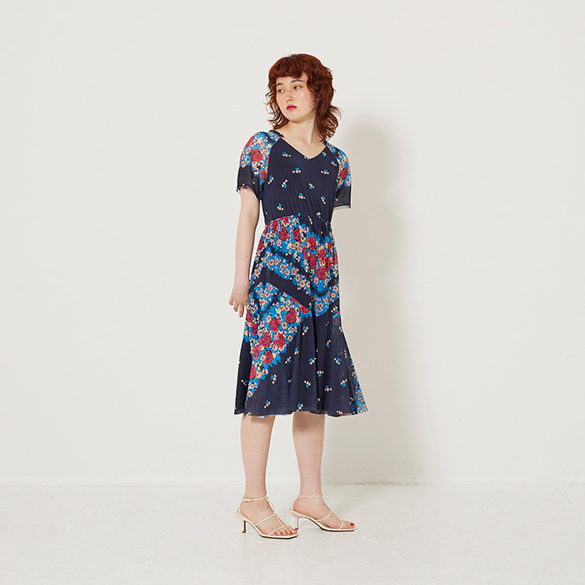 【期間限定】GRADIENT PRINT STRETCH NETTING　ワンピース 詳細画像 ブルー系マルチ 1