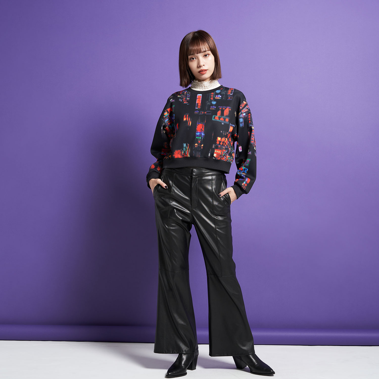 FAKE LEATHER with DRAGON PATCH FLARE パンツ|VIVIENNE TAM