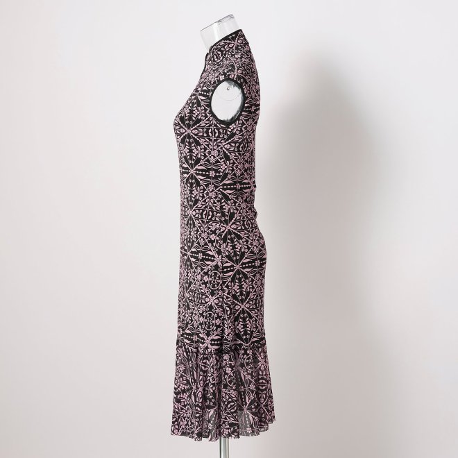 FLOWER PRINTED ON STRETCH  NETTING　ドレス 詳細画像 黒系マルチ 2