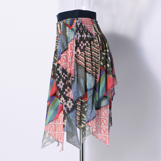 【期間限定】TRIANGLE PATTERN PATCHWORK PRINT　スカート 詳細画像 黒系マルチ 2