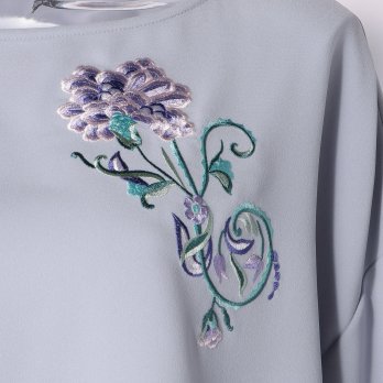 PEONY EMB ON BACK SATIN　ブラウス 詳細画像