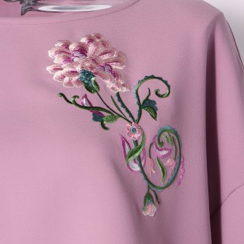 PEONY EMB ON BACK SATIN　ブラウス 詳細画像