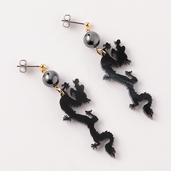 DRAGON PIERCED EARRINGS ピアス｜VIVIENNE TAM（ヴィヴィアンタム 