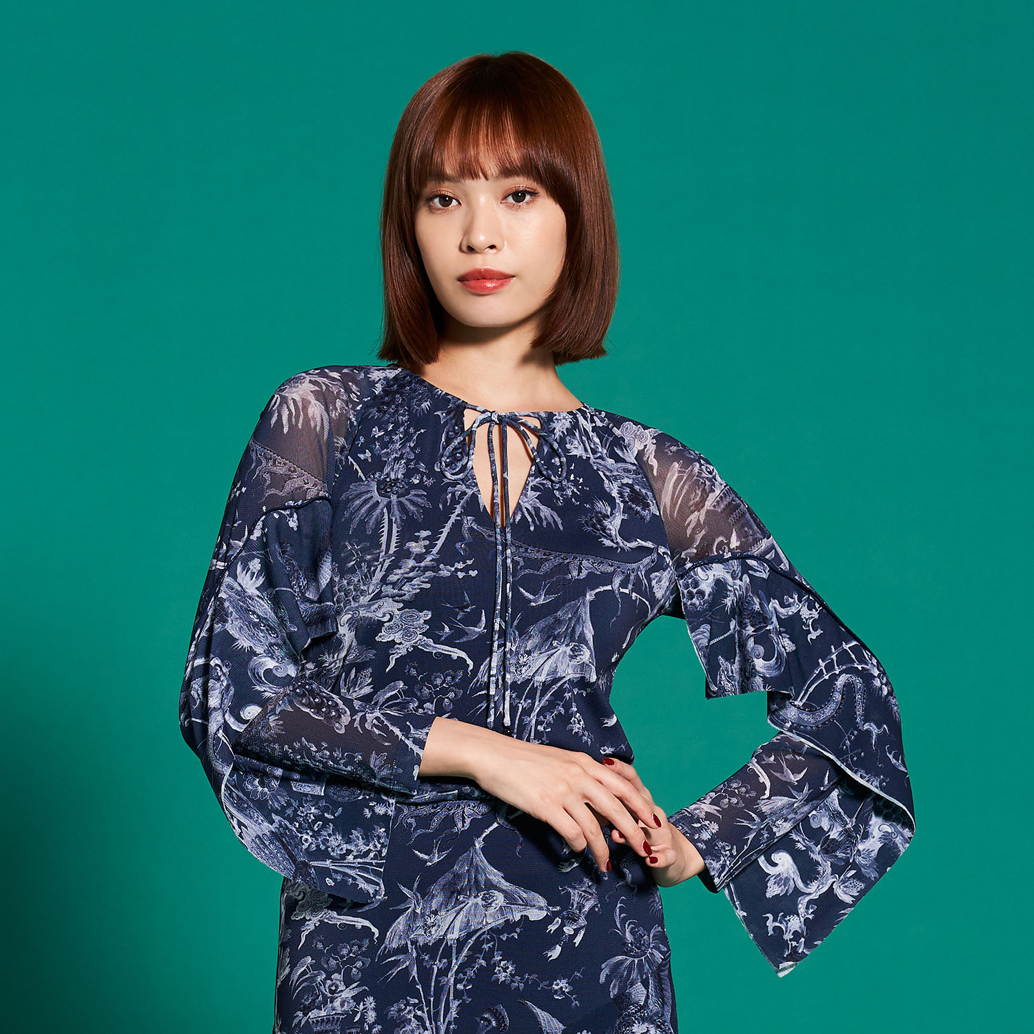 CHINOISERIE PRINTED STRETCH NETTING ブラウス｜VIVIENNE TAM 