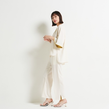SET UP WITH FLOWER EMBROIDERY 　ブラウス 詳細画像