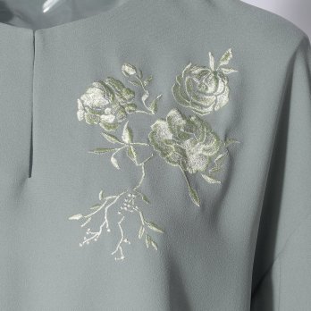 SET UP WITH FLOWER EMBROIDERY 　ブラウス 詳細画像