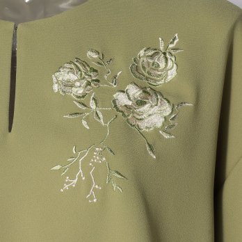 SET UP WITH FLOWER EMBROIDERY 　ブラウス 詳細画像