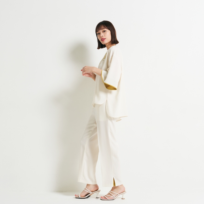 SET UP WITH FLOWER EMBROIDERY 　ブラウス 詳細画像 ホワイト 2