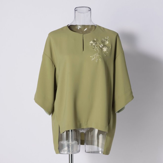 SET UP WITH FLOWER EMBROIDERY 　ブラウス 詳細画像 カーキ 1