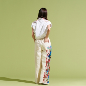 WHITE SHIRTING with FLOWER APPLIQUE　ブラウス 詳細画像