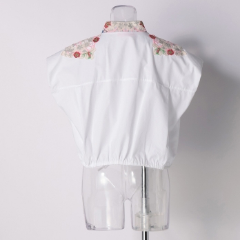 WHITE SHIRTING with FLOWER APPLIQUE　ブラウス 詳細画像