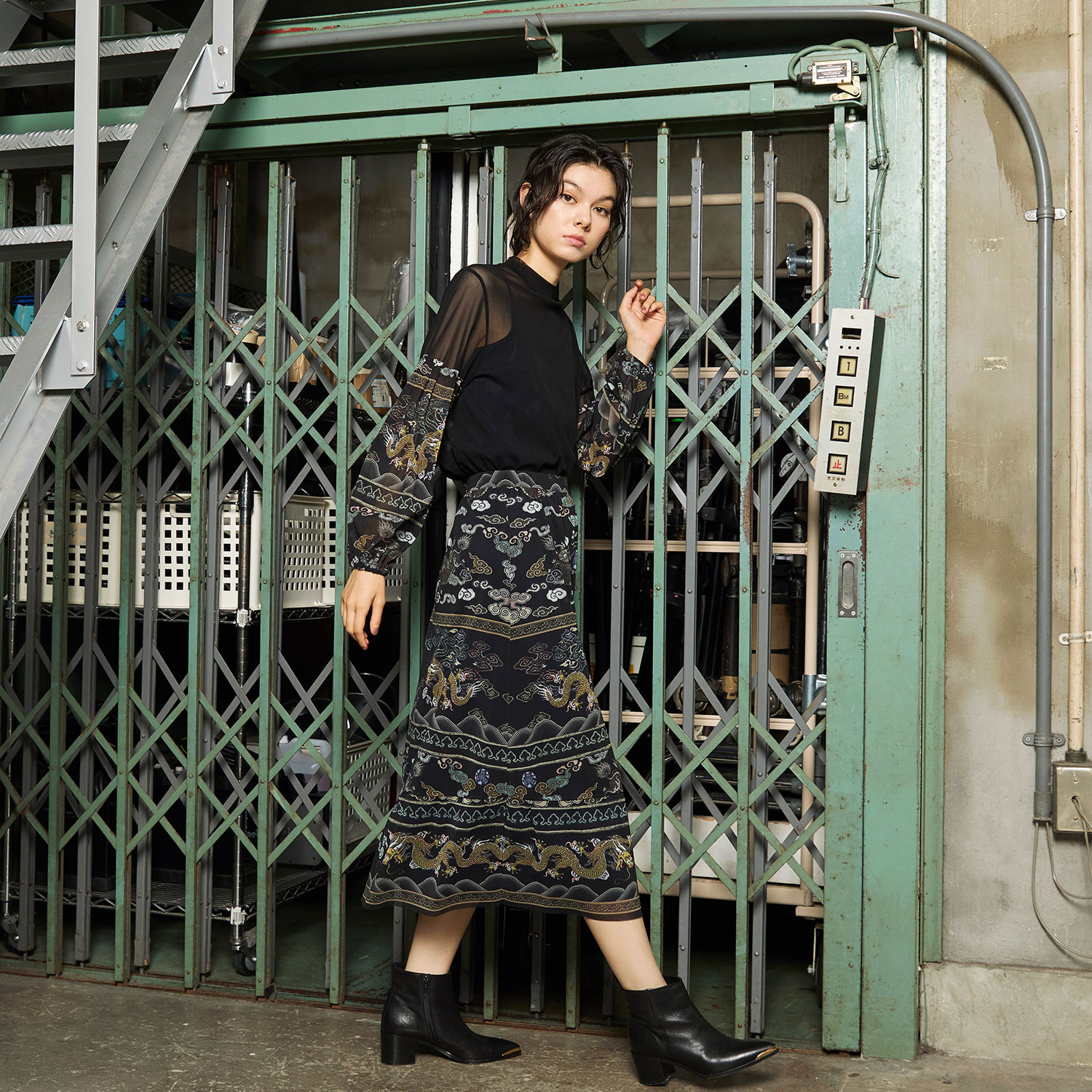 COMING SOON】Dragon cloud print net ブラウス｜VIVIENNE TAM