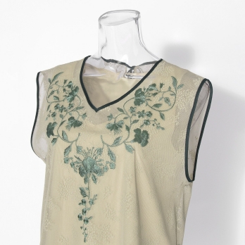 Flower embroidery on jacquard tulle ブラウス 詳細画像