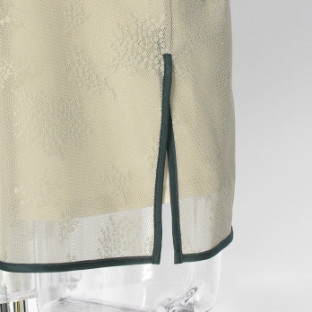 Flower embroidery on jacquard tulle ブラウス 詳細画像