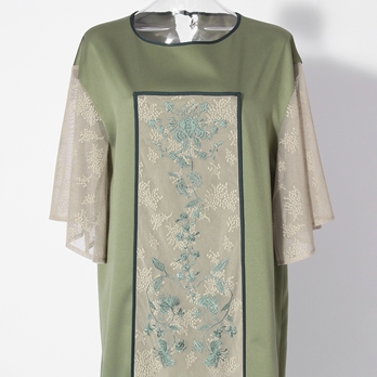 Flower embroidery on jacquard tulle ドレス 詳細画像