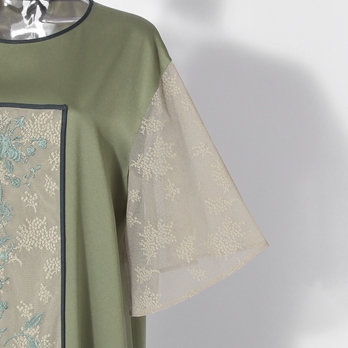 Flower embroidery on jacquard tulle ドレス 詳細画像