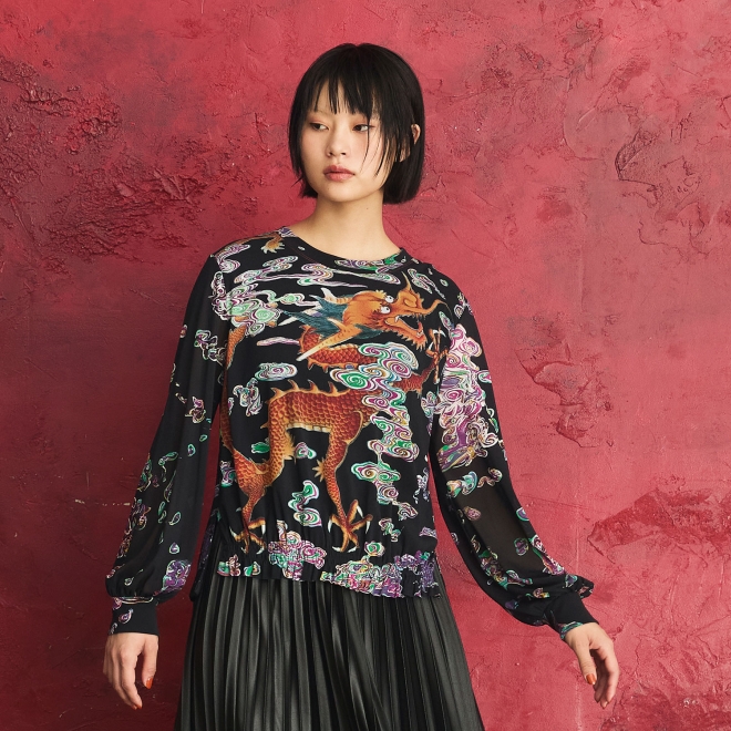 Ceramic dragon print on stretch net ブラウス