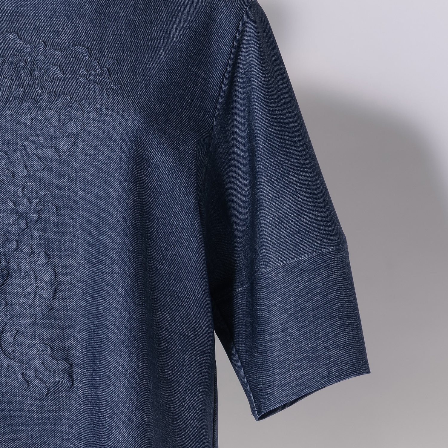 Dragon emboss Tops プルオーバー|VIVIENNE TAM(ヴィヴィアン Dragon emboss Tops プルオーバー|VIVIENNE TAM(ヴィヴィアン