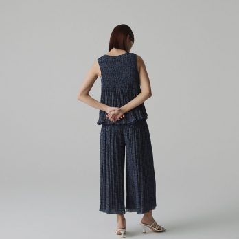Reversible pleats ブラウス 詳細画像