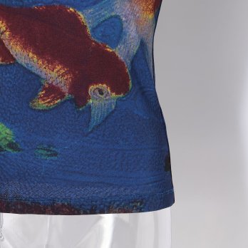 【COMING SOON】Gold fish printed on stretch net ブラウス 詳細画像