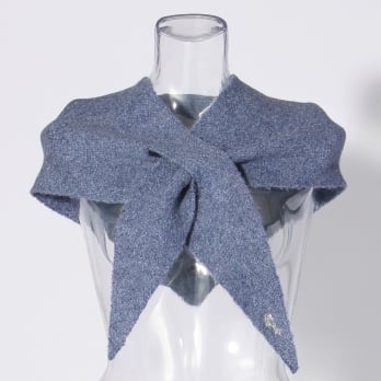 Triangle knit scarf with mini dragon embroidery 詳細画像