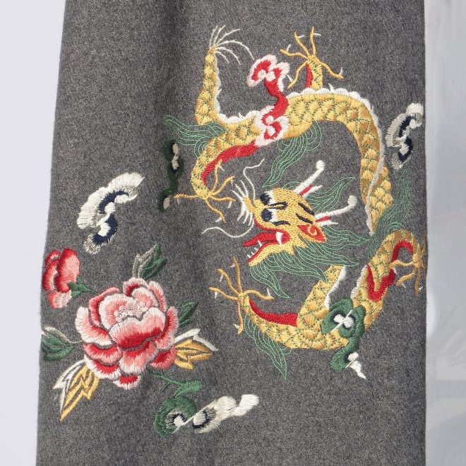Cashmere touch stole with dragon embroidery 詳細画像 ライトグレー 2