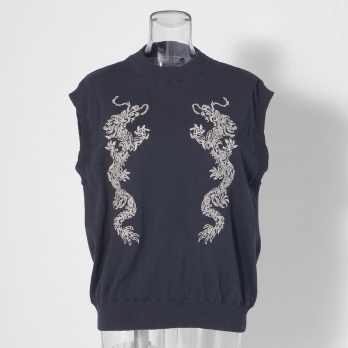 【COMING SOON】Vest with dragon embroidery ニット 詳細画像