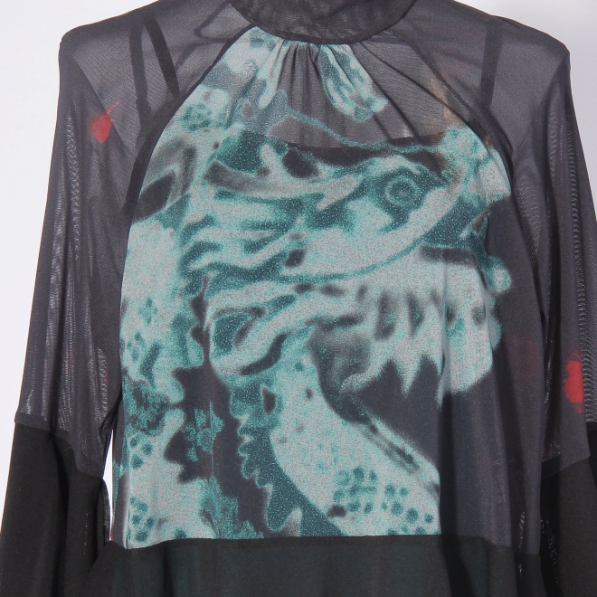 【COMING SOON】【オンライン・一部店舗限定カラー】Kisaragi dragon print ブラウス 詳細画像 【オンライン・一部店舗限定カラー】黒系マルチ 2