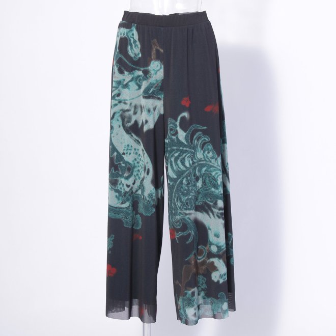 【COMING SOON】【オンライン・一部店舗限定カラー】Kisaragi dragon print パンツ 詳細画像 【オンライン・一部店舗限定カラー】黒系マルチ 1