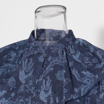 【COMING SOON】Dragon discharge dyed denim print ブラウス 詳細画像