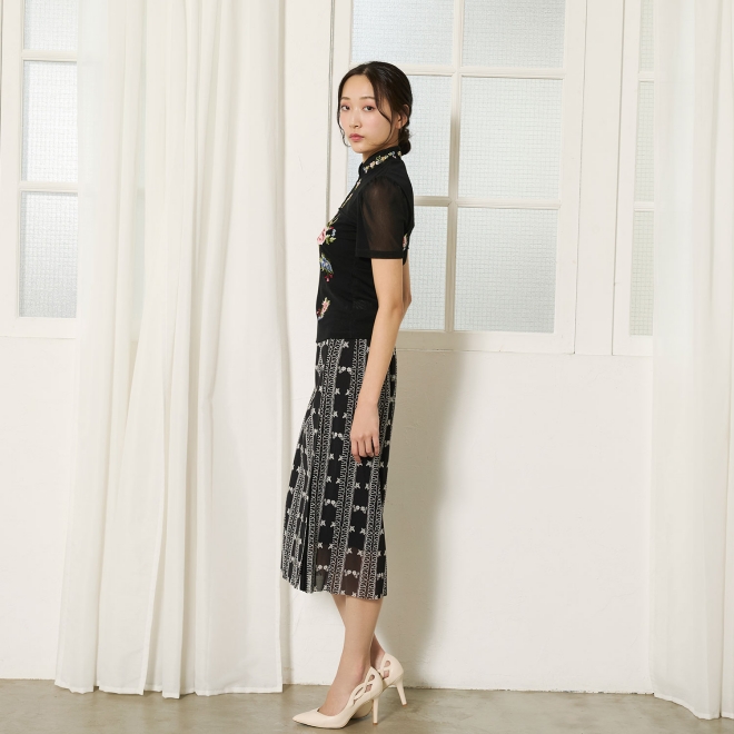 【COMING SOON】Multi flower embroidery on stretch net ブラウス 詳細画像 黒系マルチ 2