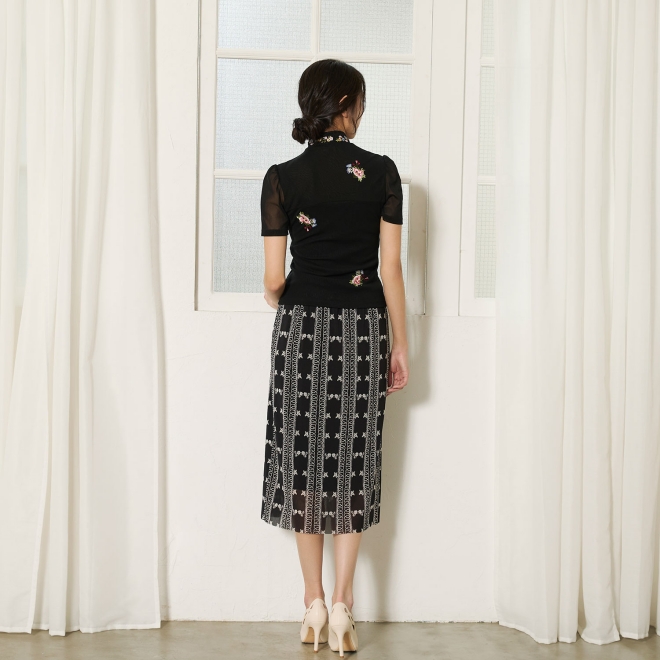 【COMING SOON】Multi flower embroidery on stretch net ブラウス 詳細画像 黒系マルチ 3